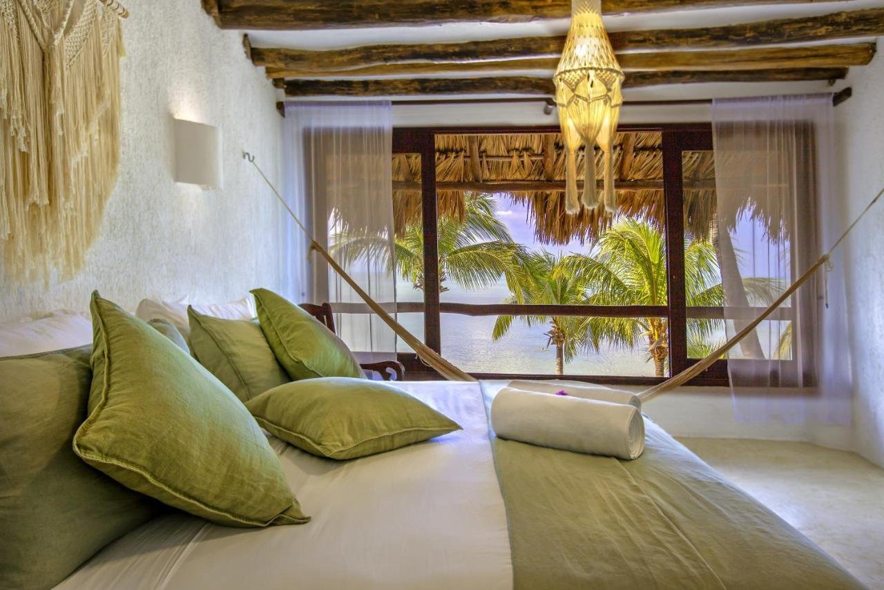 Beachfront Hotel La Palapa